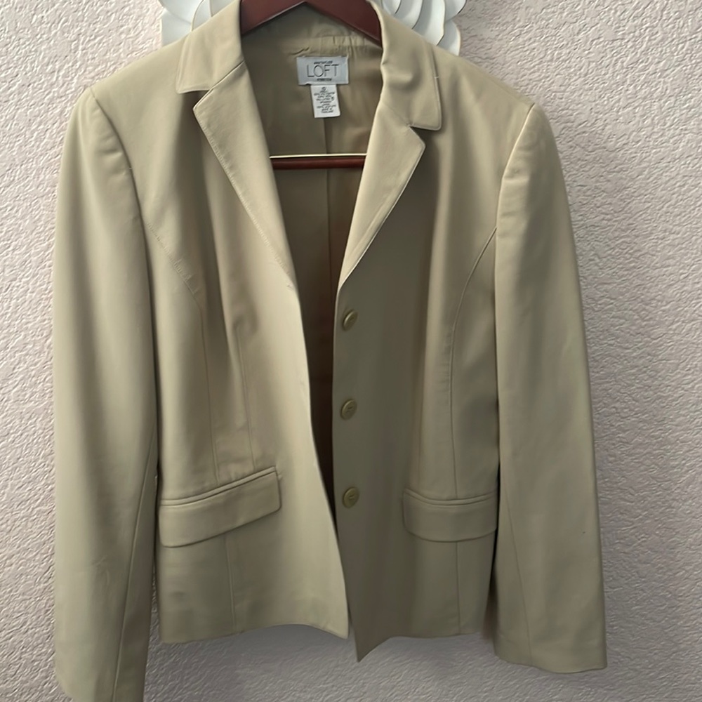 Like new Ann Taylor loft stretch Tan blazer